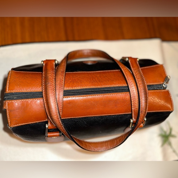 Bally Vintage Black & Cognac Leather Satchel
Made in Italy | Structured & Sound - Picture 7 of 15